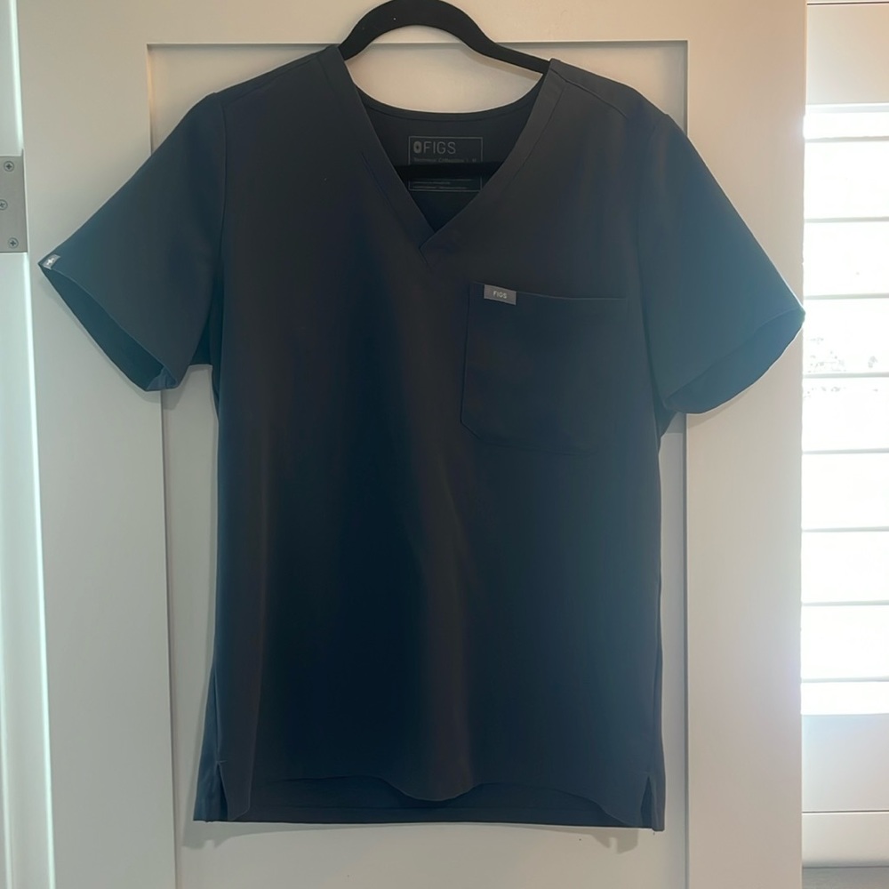 Figs One Pocket Scrub Top Space Gray